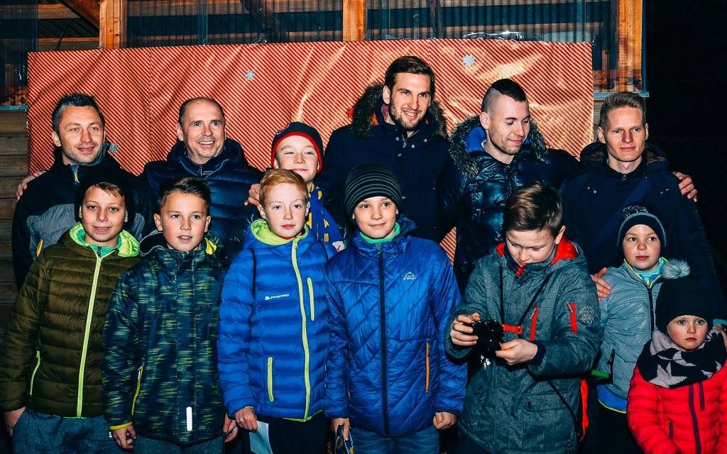 12371199_1095093340514677_1395571184257733007_o